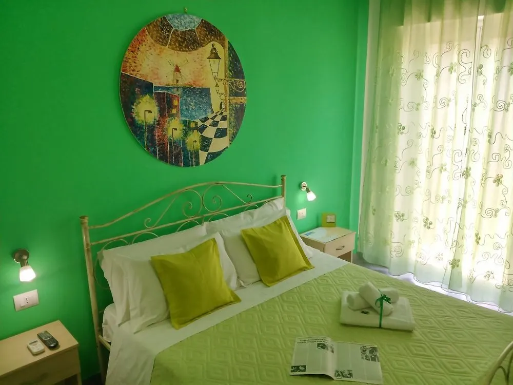 L'Angolo Di Laura Comfortable Rooms トラーパニ 3*,  イタリア